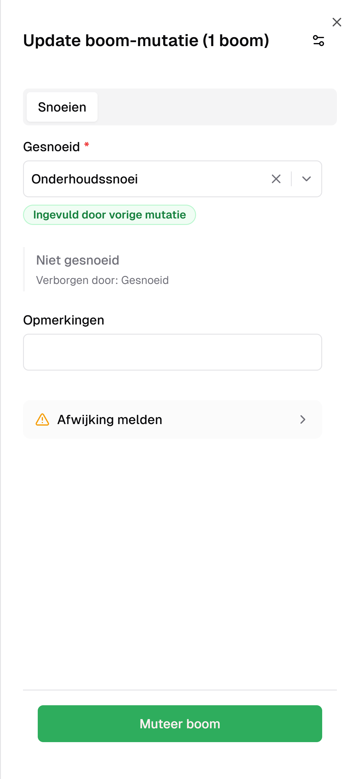 De veldapp op een telefoon: het mutatieformulier Snoeien met de vorige waarde al ingevuld en de knop Afwijking melden.