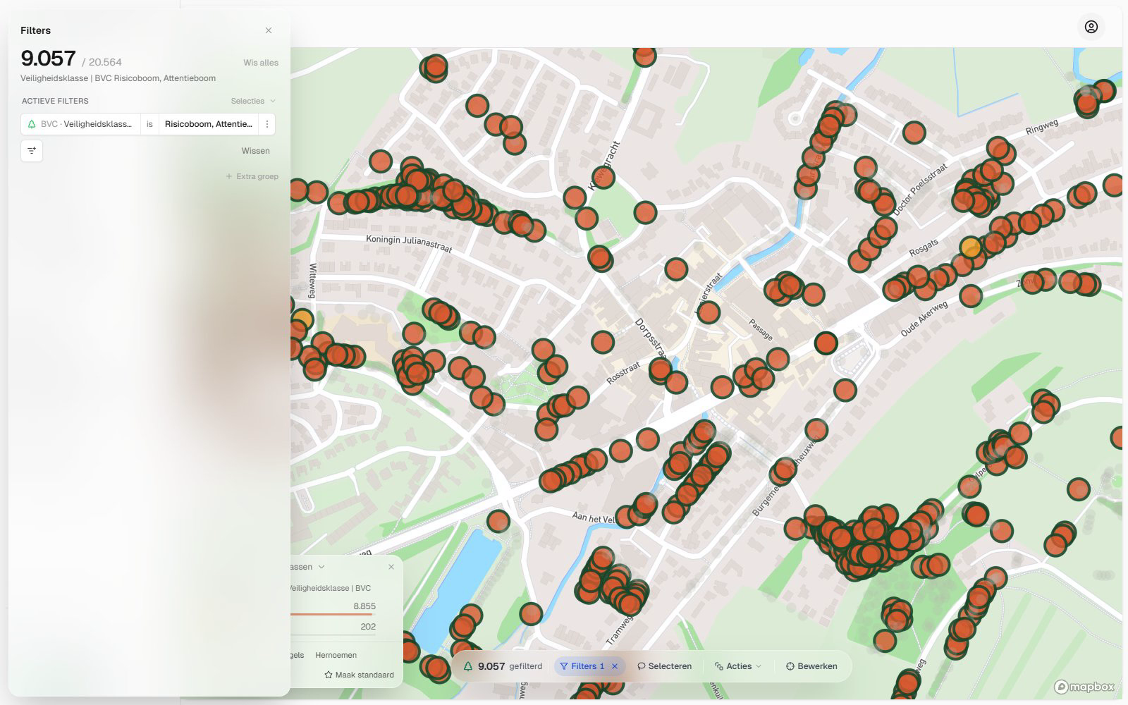 De dataset van IDA op de luchtfoto met het filterpaneel open: één filter als zin, BVC · Veiligheidsklasse is Risicoboom, Attentieboom, de telling 9.057 van 20.564 bomen en onderaan de werkbalk met Filters 1.